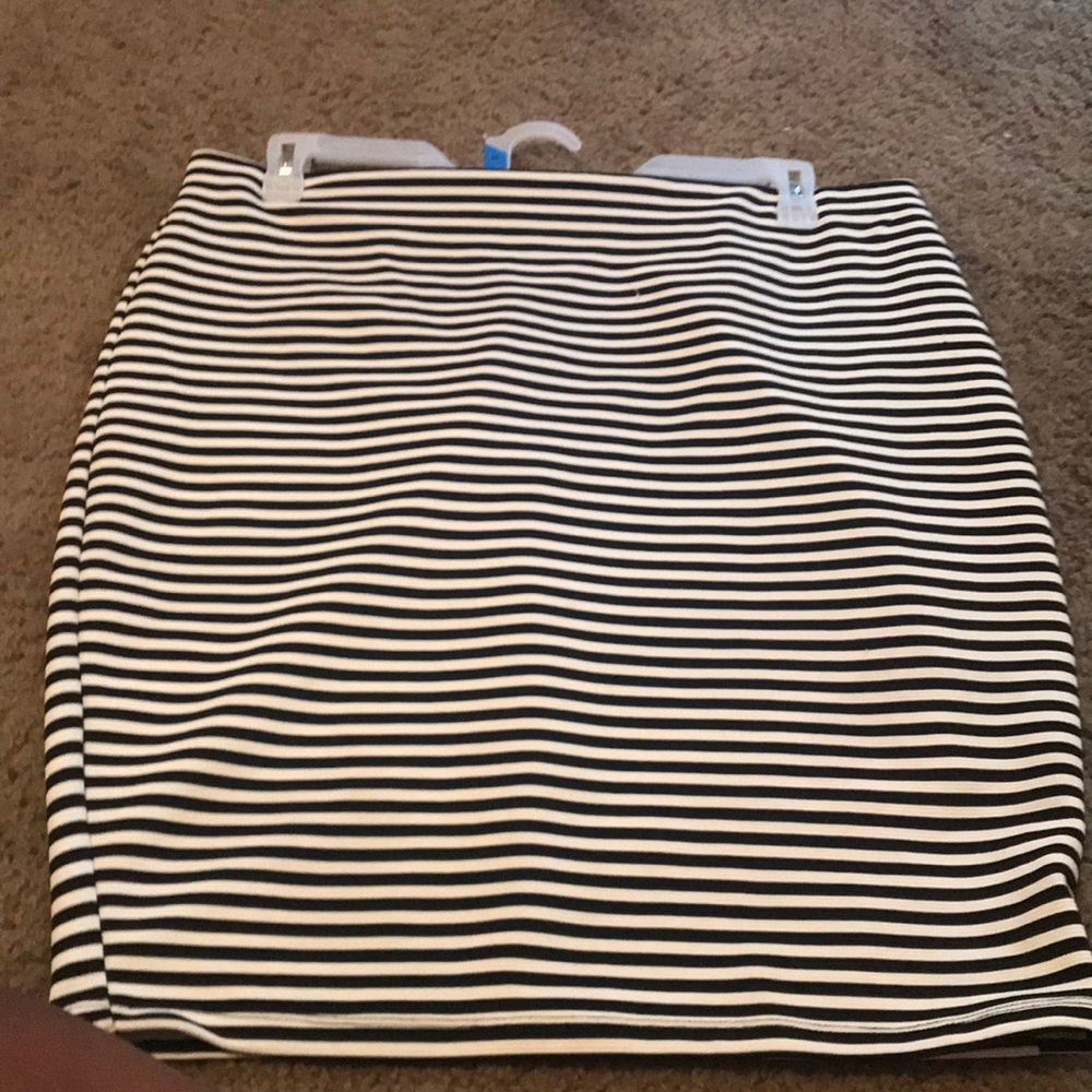 Black and white pencil skirt
